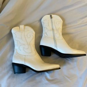white cowboy boots size 8